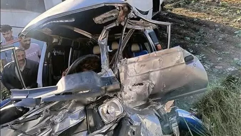 أسفر عن مصرع شخصين.. ننشر الصور الاولي لحادث تصادم سيارتين بالشرقية