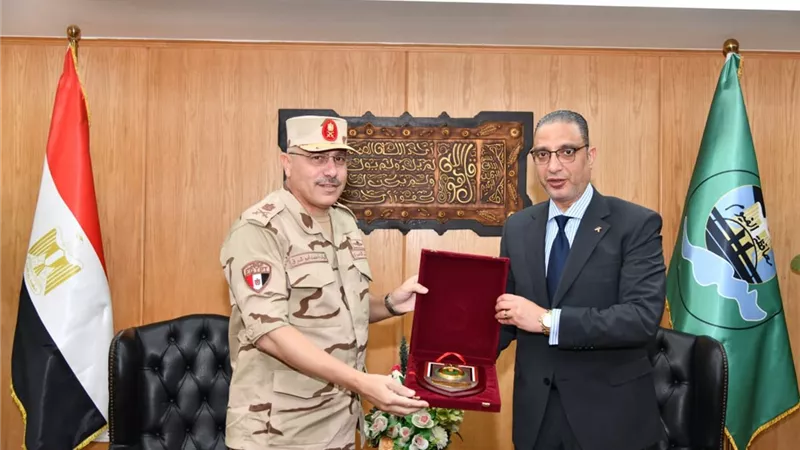 محافظ الفيوم يُكرّم أسر الشهداء في احتفالية يوم الشهيد والمحارب القديم