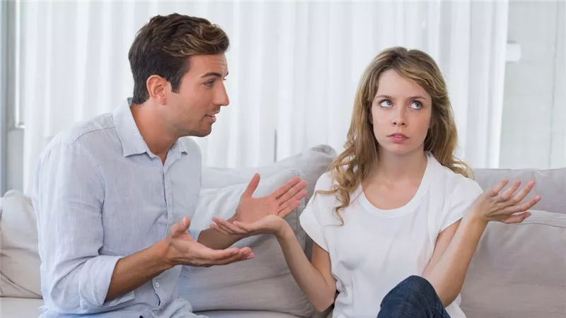 دون صدام.. كيف تتعاملين مع زوجك المُسرف؟