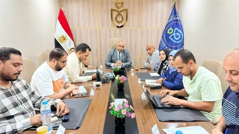 أجتماع لمتابعه نتائج الجولات اليومية بفرع هيئة الرعاية الصحية بالأقصر