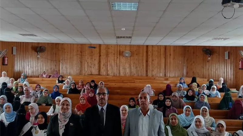 تربية بنات الأزهر بأسيوط تنظم ندوة عن الوقاية من سرطان الثدي