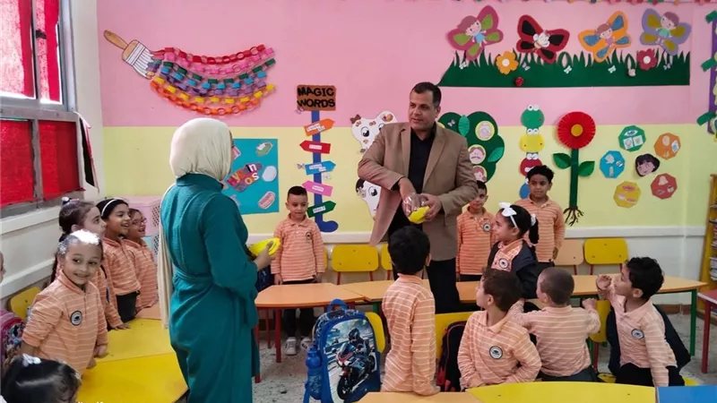 وكيل تعليم دمياط يشيد بالإنضباط بأداء المعلمات بمدرسة اللغات بكفر سعد