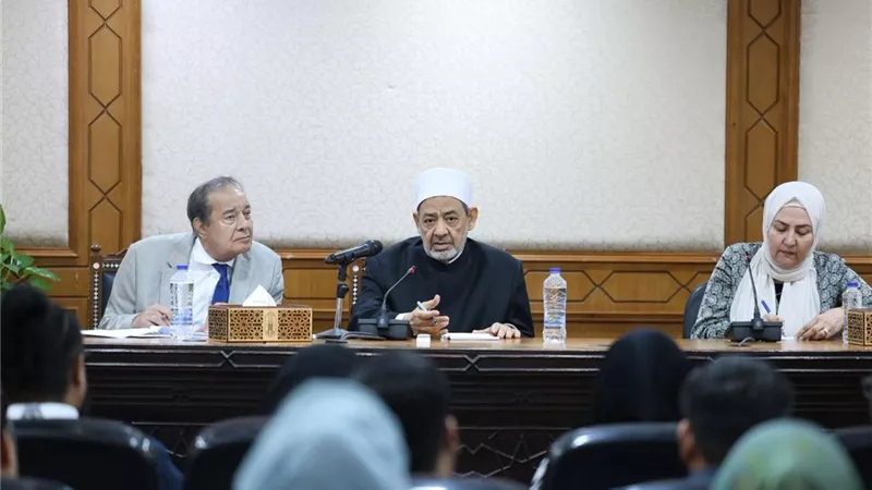 شيخ الأزهر لشباب الكنائس: الأمل معقود عليكم لمواجهة ما نعيشه من حروب