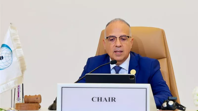 مصر تسلم رئاسة مؤتمر وزراء المياه إلى السعودية 