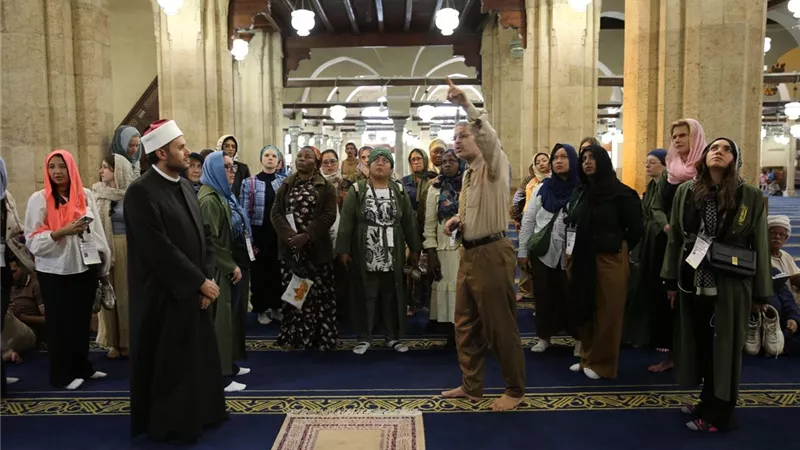 وفد شباب مجلس الكنائس العالمي في جولة بالجامع الأزهر| صور