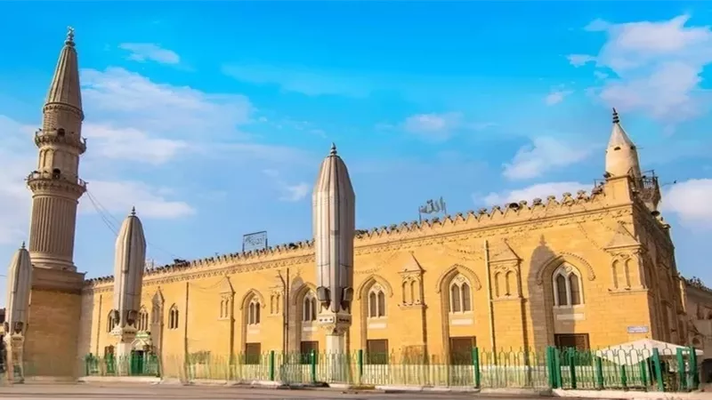 خبير أثري: الدراما وسياحة آل البيت واليخوت مفاتيح مصر لجذب العالم لها|خاص