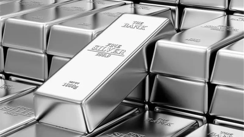 عودة السيولة إلى سوق الفضة العالمية بعد تراجع حاد في تكلفة الاقتراض بلندن