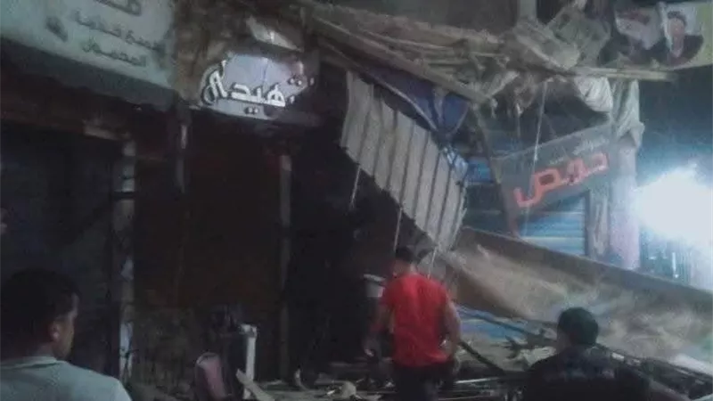 انهيار شرفتي عقار سكني في ميدان الساعه بفاقوس بالشرقية