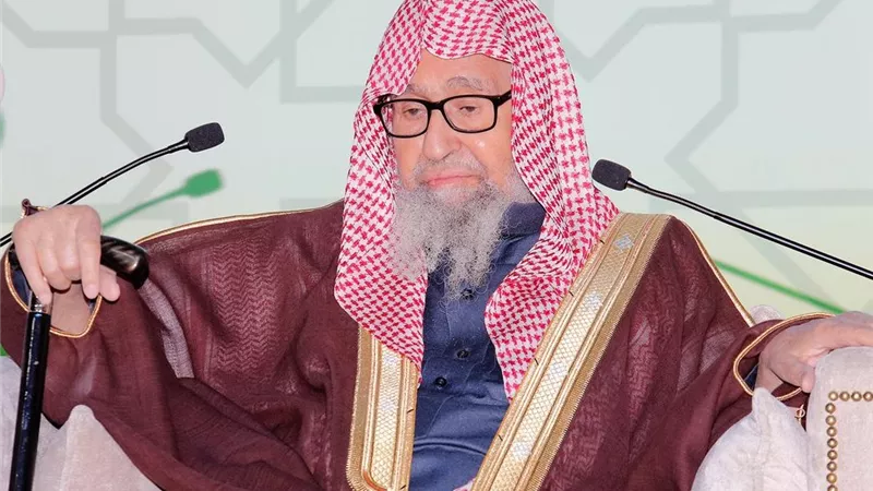 مفتي الجمهورية يهنئ الشيخ صالح الفوزان بتعيينه مفتيًا للمملكة العربية السعودية