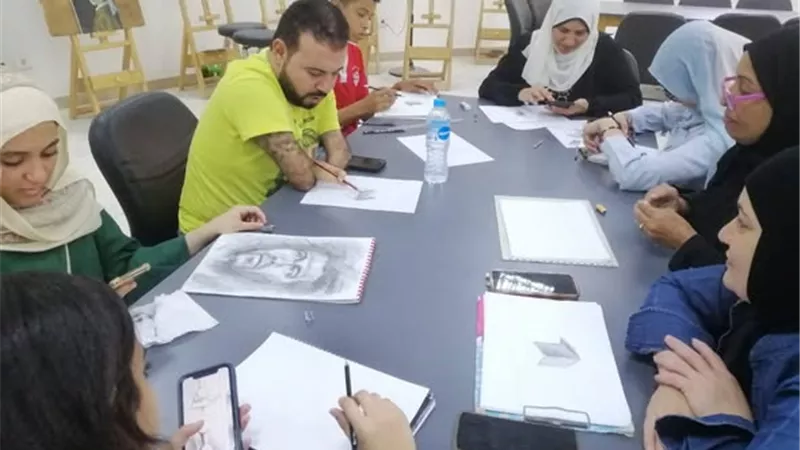 فعاليات ورشة الرسم للموهوبين والمتفرغين بمجمع 15 مايو للفنون المعاصرة