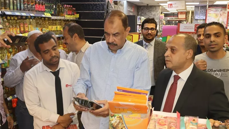 محافظ سوهاج والغرفة التجارية يتابعان ضبط الأسعار بالأسواق والمحال التجارية