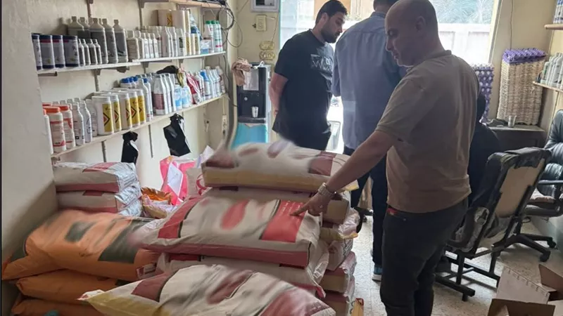 ضبط سلع غذائية وأعلاف وأدوية بيطرية مجهولة المصدر بالشرقية 