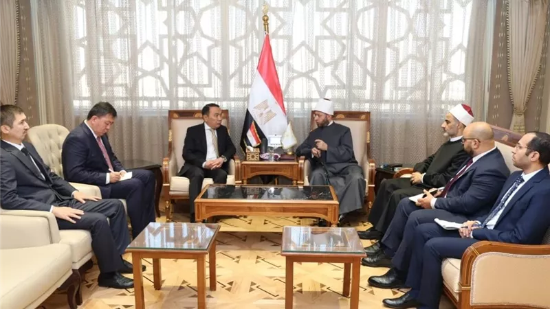 وزير الأوقاف يبحث مع سفير كازاخستان تعزيز التعاون الديني والثقافي