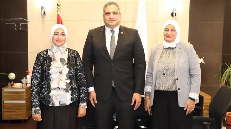 «إعلام القاهرة» تكرّم نائب التنسيقية عماد خليل