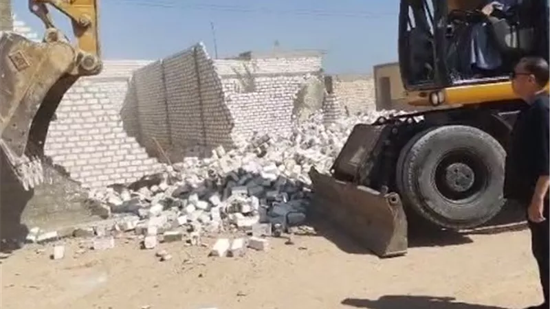 محافظ أسيوط: استرداد 71 فدانًا و2555 متر مربع خلال إزالة 33 حالة تعدي
