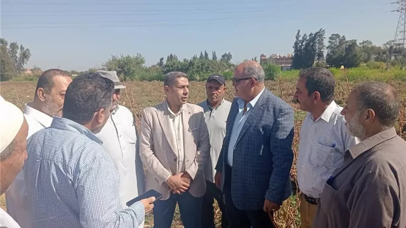 وكيل زراعة كفرالشيخ يتابع التعديلات علي كارت الفلاح بخصوص التعديات علي الأراضي 