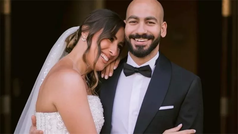 البيض يهدد حياة زوج جيلان علاء
