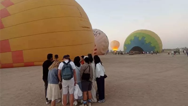 تحليق 60 رحلة بالون على متنها 1680 سائحًا بالأقصر
