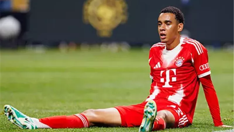 رسميًا.. جمال موسيالا يعود للتدريبات بعد غياب طويل بسبب الإصابة