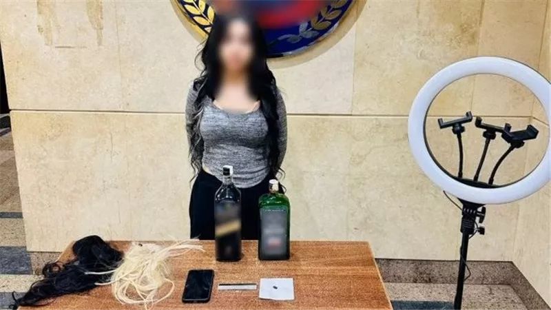 القبض على صانعة محتوى لنشرها مقاطع فيديو خادشة للحياء 