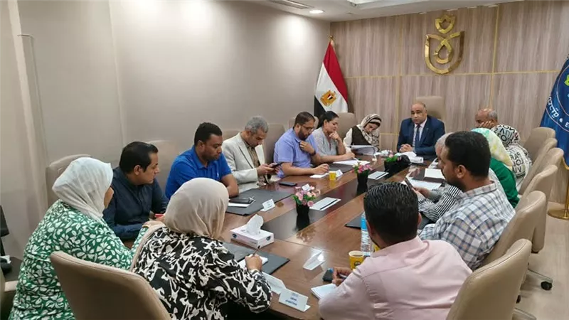 نائب مدير هيئة الرعاية الصحية يتابع معوقات الخدمات الطبية بالأقصر