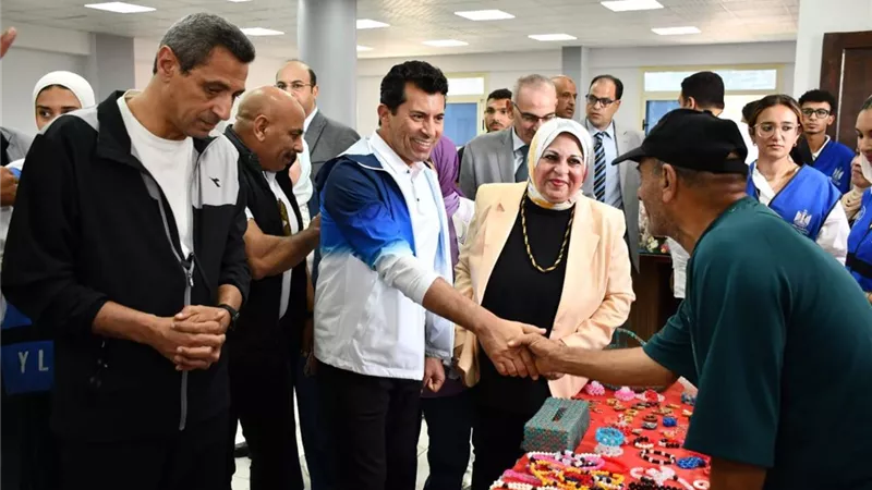وزير الشباب والرياضة ومحافظ السويس يشهدان لقاءً حواريًا بمركز سليم الحي