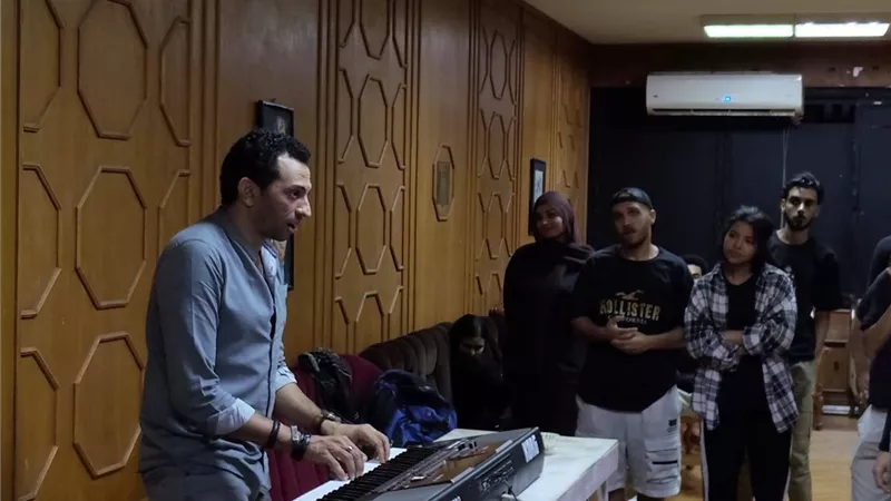 تدريبات الغناء وتقنيات الأداء المسرحي بمشروع 
