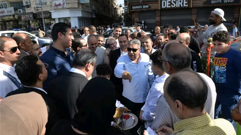 محافظ الدقهلية يتفقد شوارع المنصورة ويوجه بتطوير المواقف