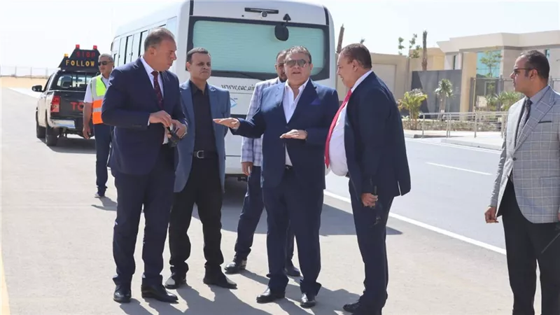 وزير الطيران يوجه بمتابعة الوضع الأمني والصحي والبيئي بمطار سفنكس