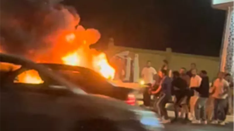 مصرع شخص وإصابة آخر في حريق سيارة بطريق السويس الصحراوي|صور