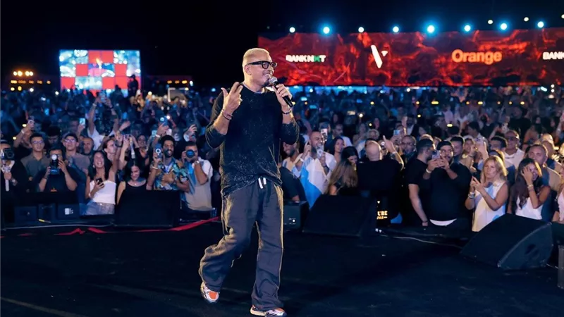 عمرو دياب يتألق في أجمل ليالي مهرجان الجونة.. والنجوم يغنون معه 
