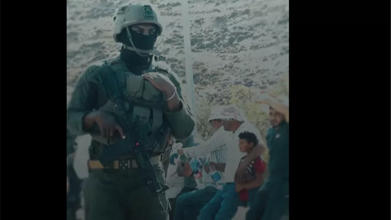 الجيش الإسرائيلي يمنع المزراعين الفلسطينيين من حصاد الزيتون|فيديو