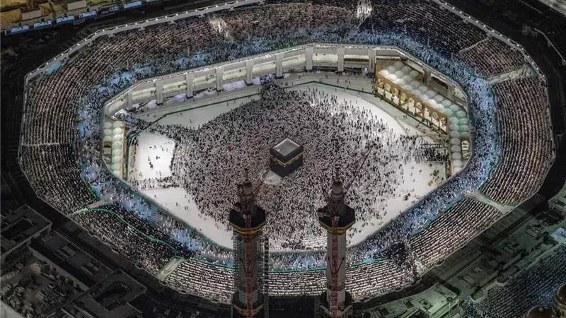 بث مباشر.. شعائر صلاة الجمعة من الحرمين الشريفين