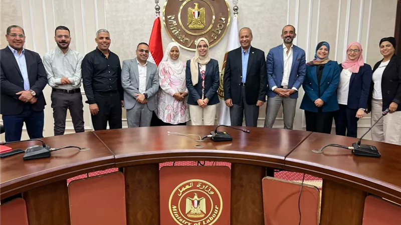 وزير العمل يوجه بسرعة الانتهاء من إصدار التصنيف المهني الجديد