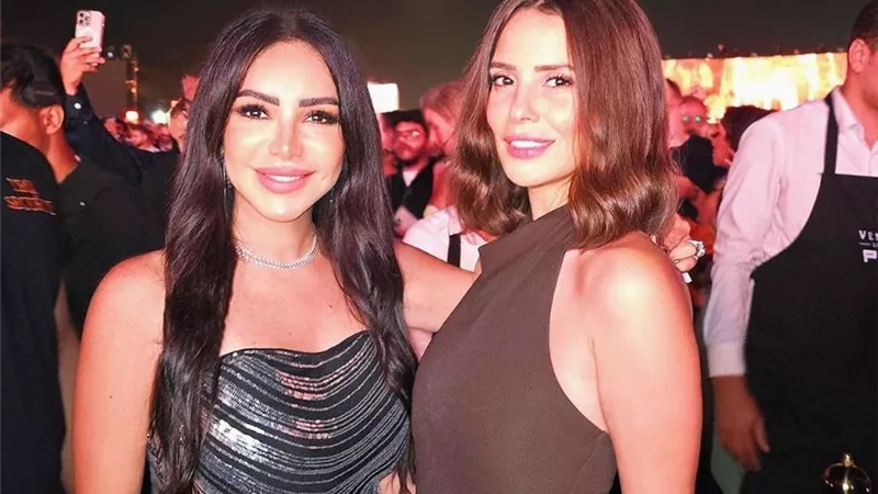 إنجي علاء وإيمان العاصي يخطفان الأنظار في حفلة عمرو دياب بالجونة
