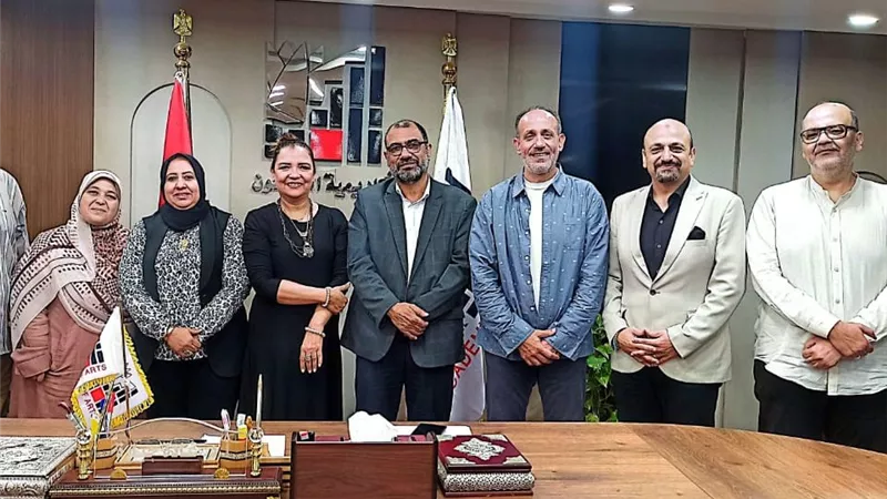 اجتماع اللجنة العليا لملتقى الأراجوز والعرائس التقليدية بأكاديمية الفنون 