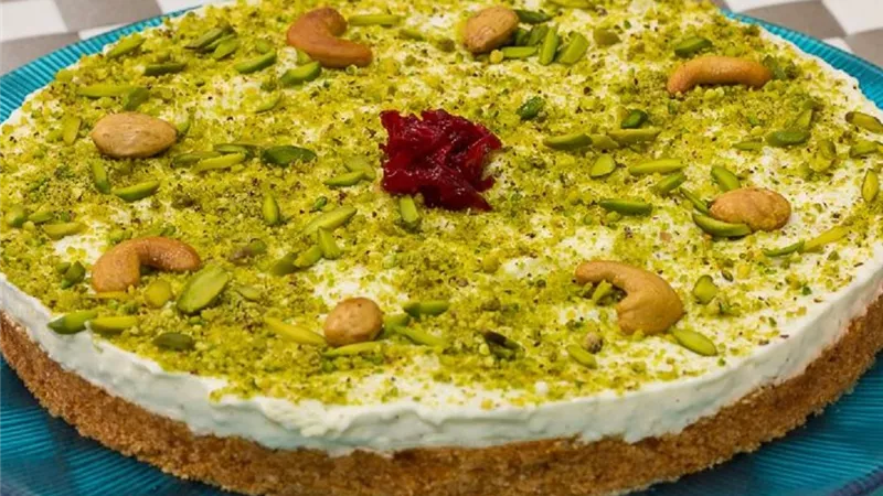 بمذاق مميز.. مكونات وطريقة تحضير حلوى ليالي لبنان بالسميد والبسكويت 