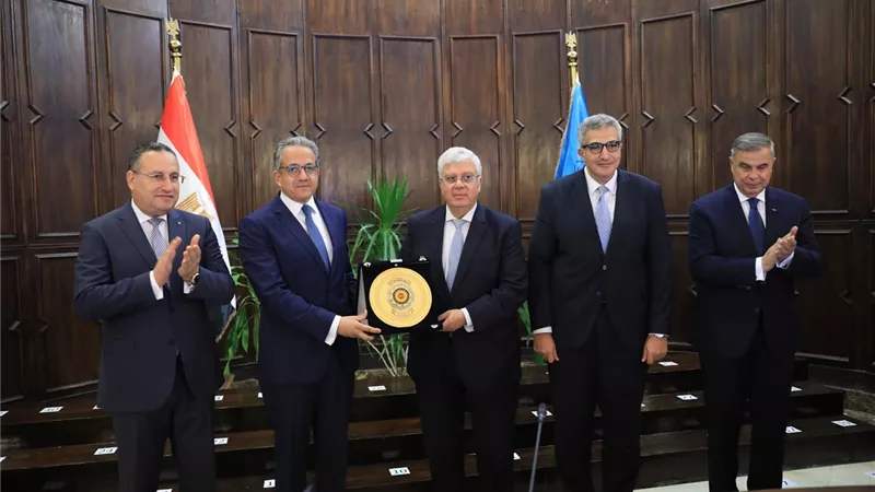 وزير التعليم العالي يشهد تكريم «الأعلى للجامعات» لـ«العناني» بجامعة الإسكندرية