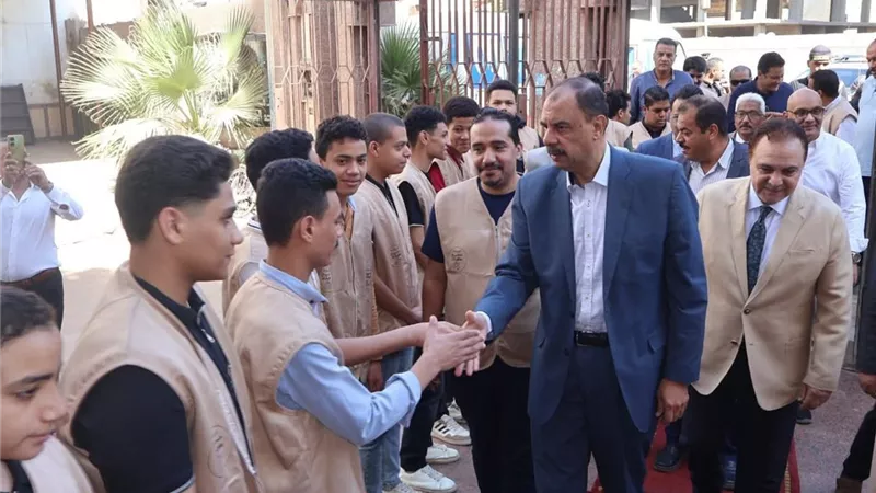 محافظ سوهاج يتفقد الخدمات المقدمة على هامش مبادرة “صحح مفاهيمك”| صور