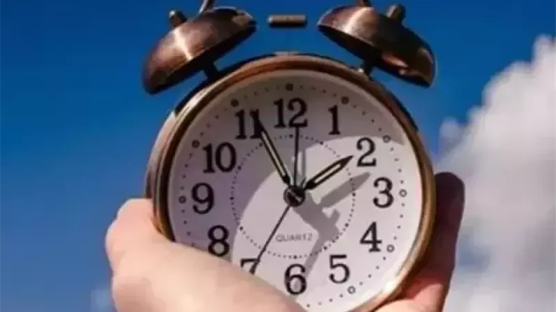 تأخير الساعة 60 دقيقة منتصف ليل الخميس.. بدء التوقيت الشتوي رسميًا 