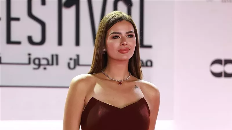 بعد أنباء انفصالها.. هنادي مهنا: «الحمد لله على نعمة السقف واللقمة والدفا»