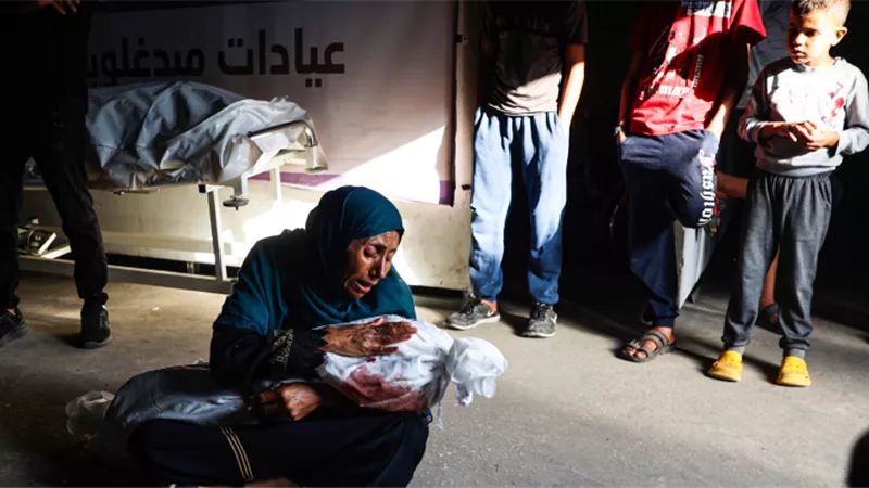 غزة تنزف.. ارتفاع الأورام ونقص المستلزمات والجثث تحت جنازير الدبابات| خاص