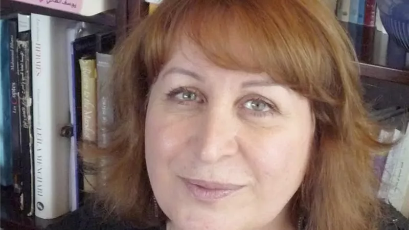 جلسة أدبية بمعرض الشارقة لـ إنعام كجي جي بعنوان 