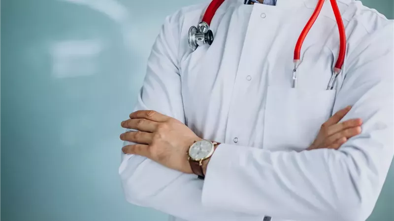 نقابة الأطباء تحذر من التوسع العشوائي في إنشاء كليات الطب