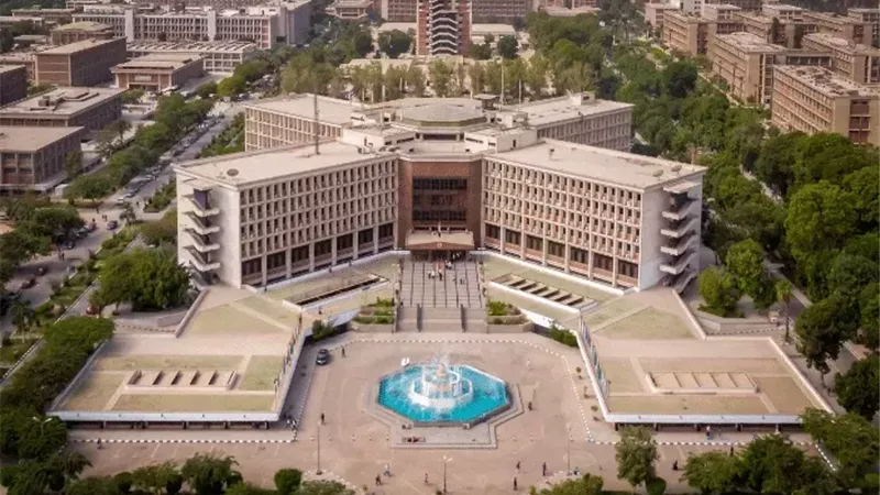 جامعة أسيوط تعلن عن حاجتها لـ وظيفة قيادية