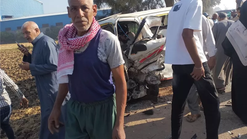 إصابة 10 أشخاص في حادث تصادم سيارة ميكروباص وملاكي بكفر الشيخ