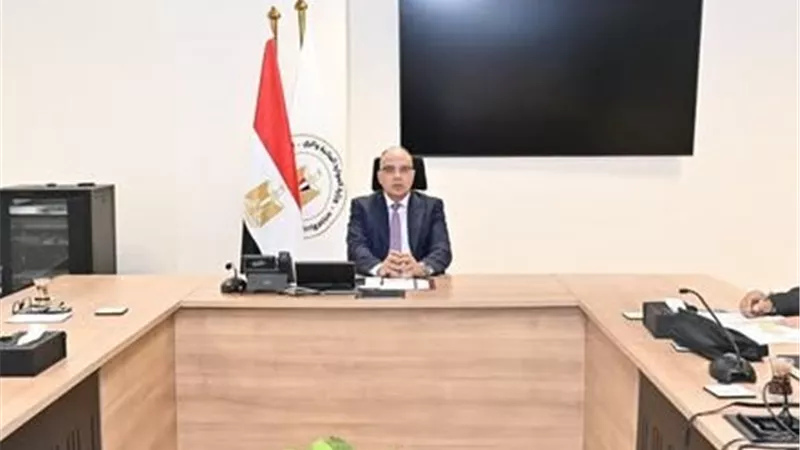 استخدام الدرون.. وزير الري يتابع حالة المنظومة المائية ومسح وتطهير الترع
