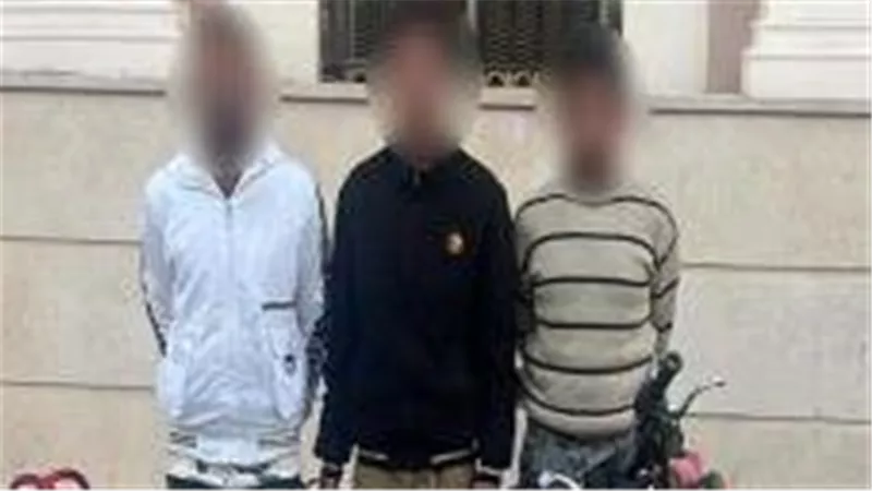 النيابة تحقق مع «حرامية هواتف» بالقاهرة.. «فيديو فضحهم»
