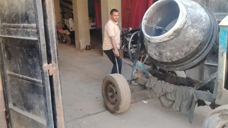 بني سويف.. محلية سمسطا ترفع 70 طن مخلفات وتوقف بناءً مخالفًا بقرية دشطوط