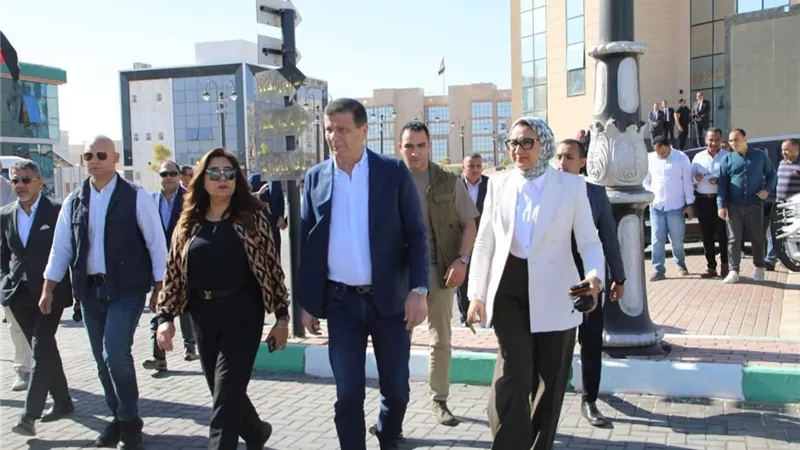 وزيرا التنمية المحلية والزراعة يتفقدان مشروع الإنتاج الحيواني بالوادي الجديد